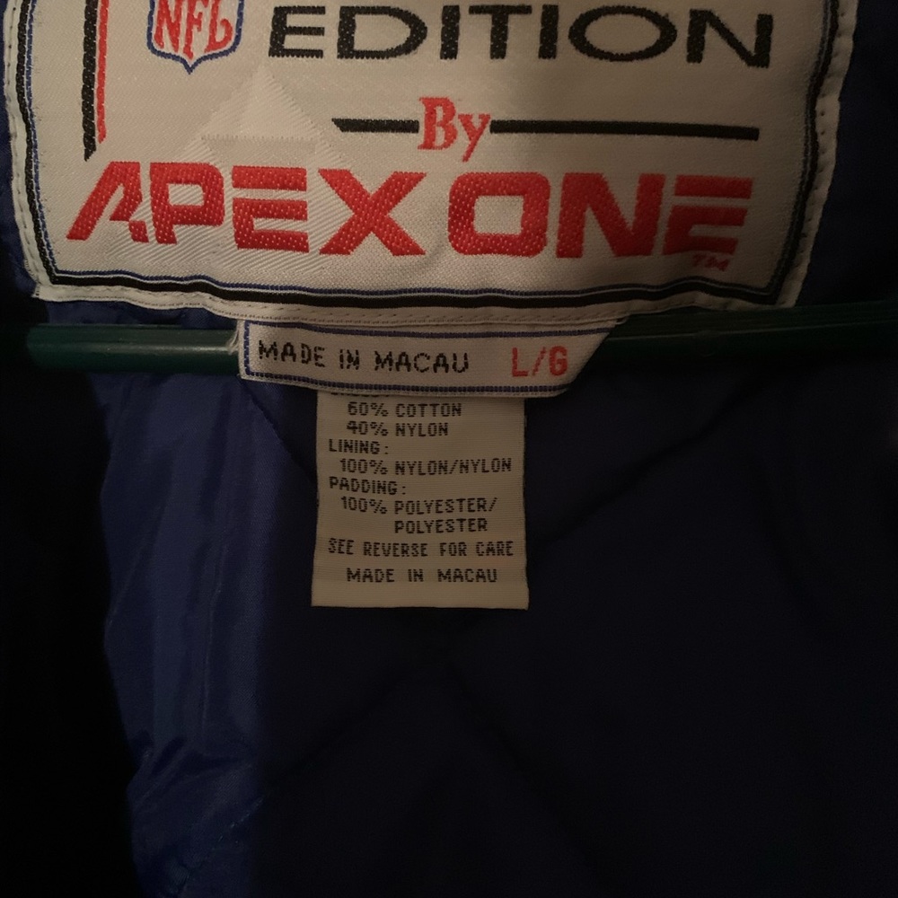 Vintage Dallas Cowboys Jacket made by apex an original. It is size Large.
